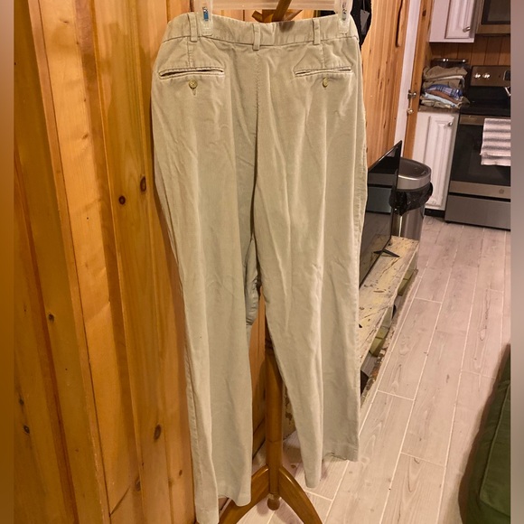 Lands’ End Traditional Fit Men’s Corduroy Khaki Pants - Picture 7 of 9